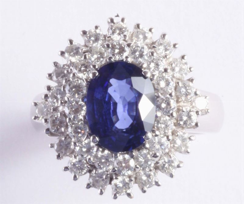 Anello con zaffiro e doppio contorno in diamanti  - Auction Silvers, Ancient and Contemporary Jewels - Cambi Casa d'Aste