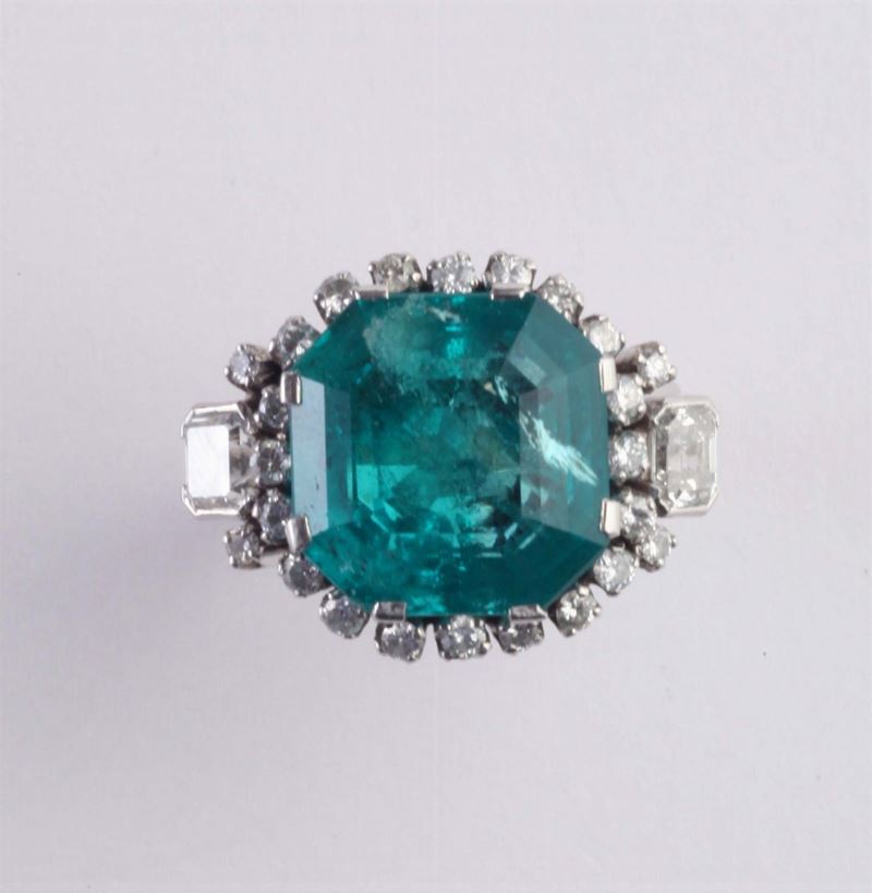 An emerald and diamond ring  - Auction Silver, Ancient and Contemporary Jewels - Cambi Casa d'Aste