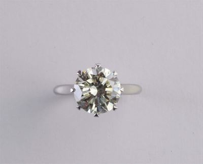 Anello Solitaire con Diamante di Vecchio Taglio di Ct 4 Circa