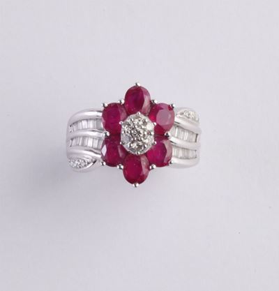 Anello con Rubini e Diamanti