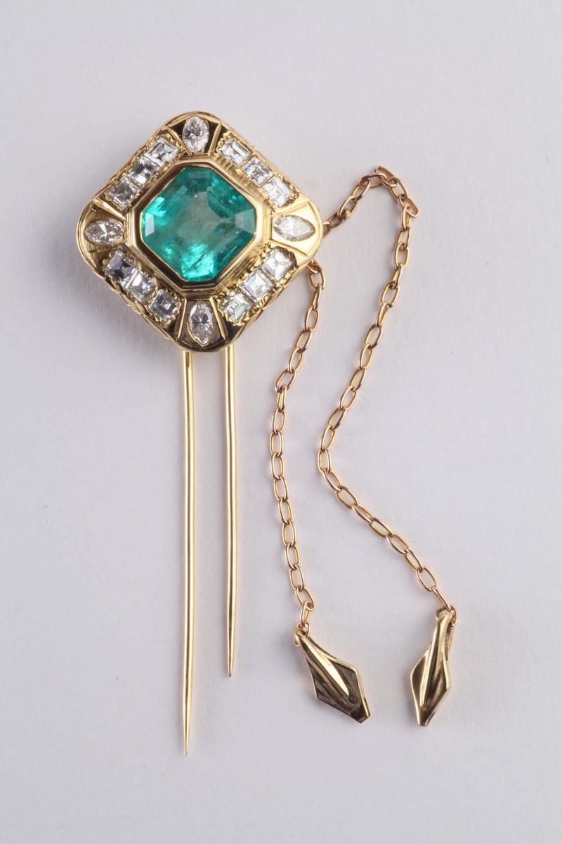 Spillone con smeraldo centrale e diamanti a contorno  - Auction Silvers, Ancient and Contemporary Jewels - Cambi Casa d'Aste