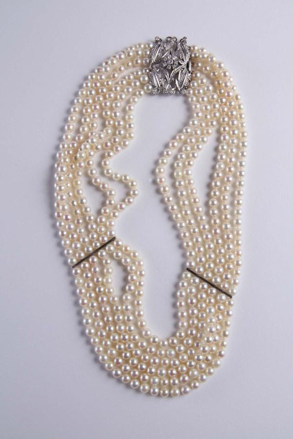 Collana con sei fili di perle