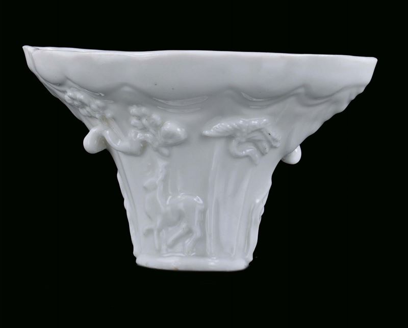 Coppa da libagioni di forma arcaica in porcellana Blanc de Chine, Cina, Dehua , Dinastia Qing, Kangxi (1662-1722)  - Asta Arte Orientale | Asta a Tempo - Cambi Casa d'Aste