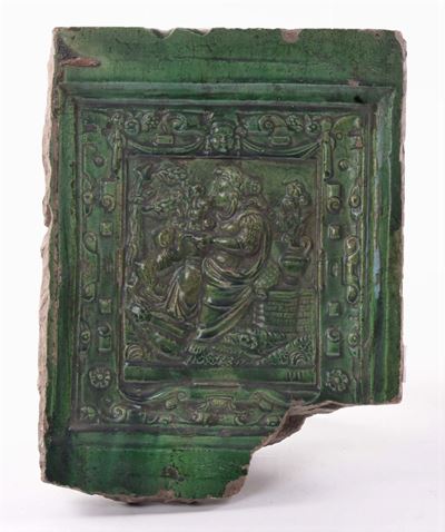 Formella in Terracotta Maiolicata Raffigurane Dama con Cagnolino, XVIII-XIX Secolo