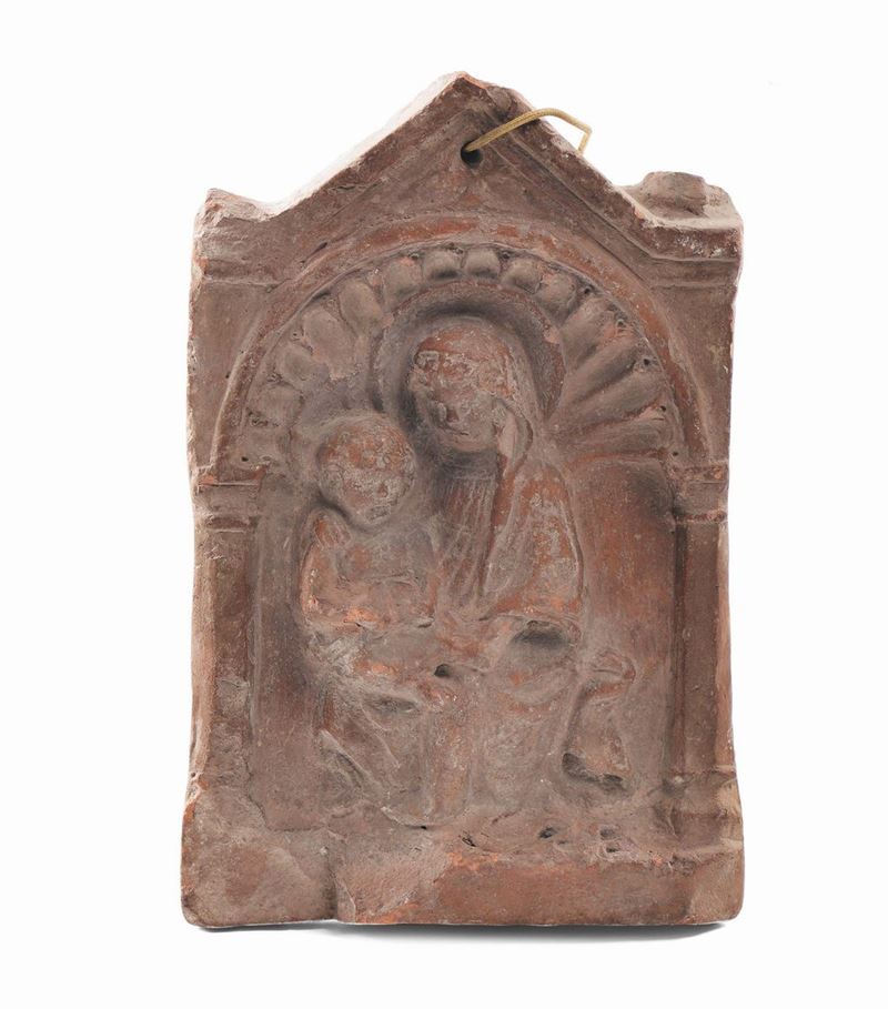 Tabernacolo in terracotta raffigurante Madonna con il Bambino, XVIII secolo  - Asta La Dimora di un Conoscitore Bolognese - Cambi Casa d'Aste