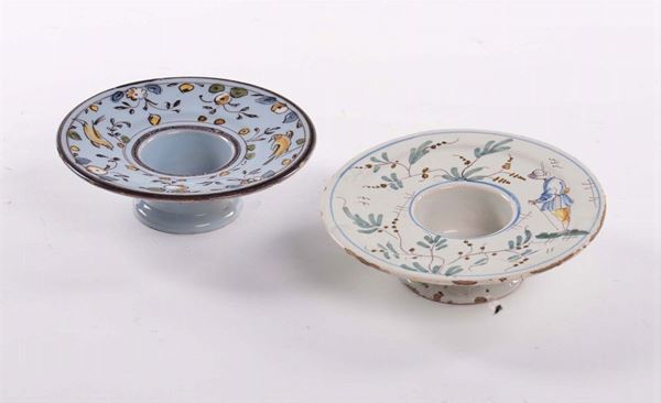 Due piattini in maiolica diversi, XVIII secolo