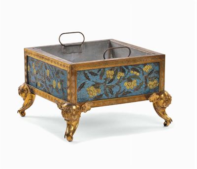 Centrotavola in Bronzo Dorato e Smalti Cloisonnè con Decoro Floreale su Fondo Azzurro, Cina, Dina...