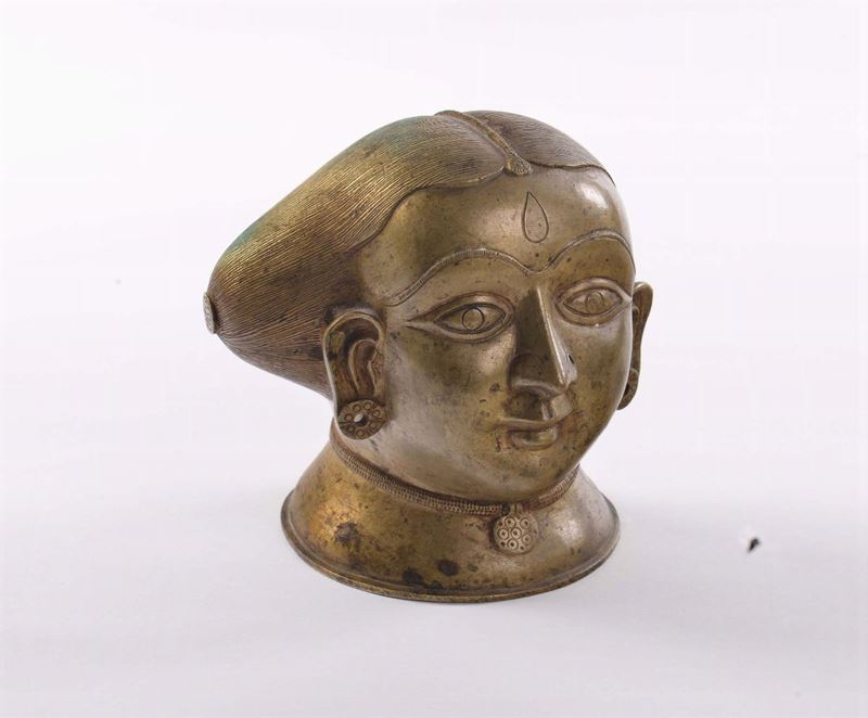 Scultura in bronzo dorato raffigurante testa femminile, Tailandia  - Auction The Collestions of a Fine Bolognese Art Connoisseur - Cambi Casa d'Aste