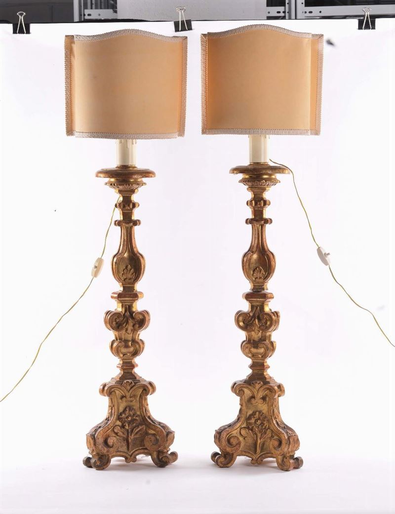 Coppia di candelieri in legno intagliato e dorato, XVIII secolo  - Auction The Collestions of a Fine Bolognese Art Connoisseur - Cambi Casa d'Aste