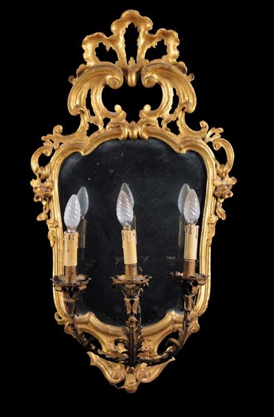Coppia di Appliques a Tre Luci in Legno Intagliato e Dorato, XVIII Secolo