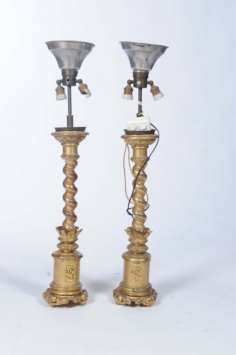 Coppia di candelieri a torciglione dorati con monogramma BS  - Auction Antique and Old Masters - II - Cambi Casa d'Aste