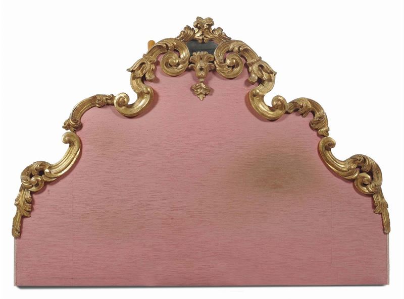 Testiera di letto montata con frammenti in legno intagliato e dorato, XVIII secolo  - Asta Antiquariato e Dipinti Antichi - II - Cambi Casa d'Aste