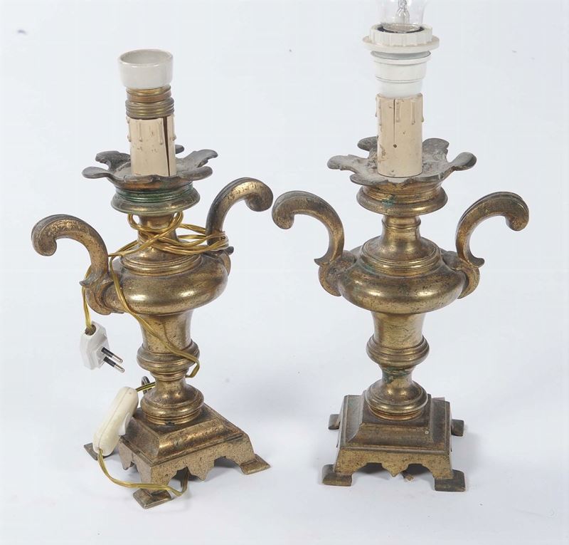 Coppia di lumi in bronzo dorato, prima metà del XVIII secolo  - Auction Time Auction 6-2014 - Cambi Casa d'Aste