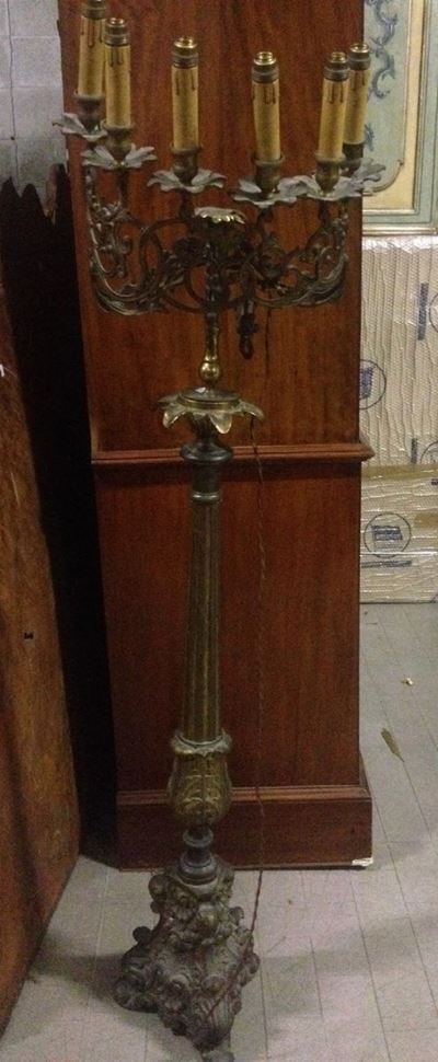 Torciera con con Lume da Chiesa sulla Sommità, XVIII Secolo