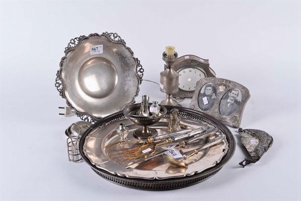 Lotto di oggetti in argento e silverplate