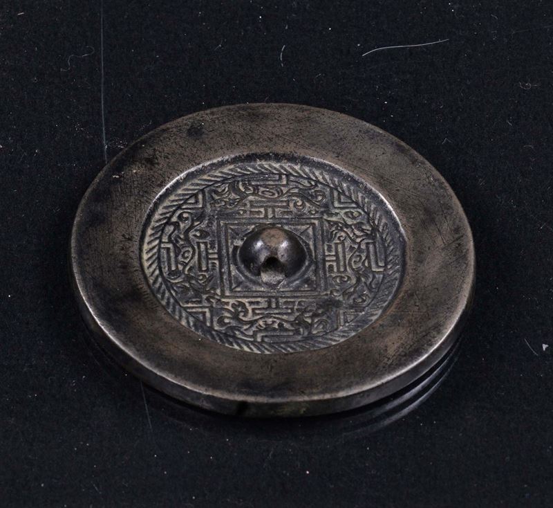 Specchio in bronzo per divinazione Cina, XX secolo  - Auction OnLine Auction 7-2013 - Cambi Casa d'Aste