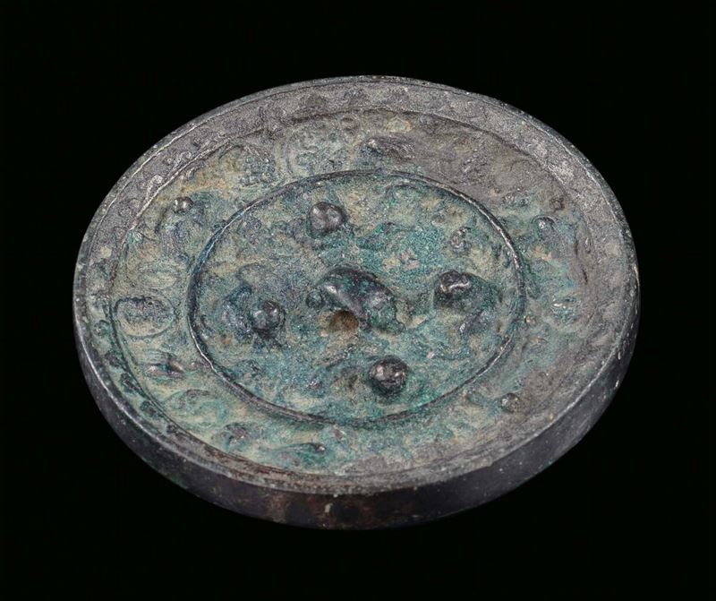 Specchio in bronzo argentato, Cina, Dinastia Han, II secolo  - Asta Fine Chinese Works of Art - Cambi Casa d'Aste