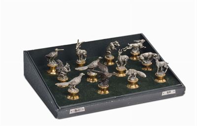 Collezione di 12 Segnaposti in Argento Dorato e Brunito, Argentiere Miracoli Milano