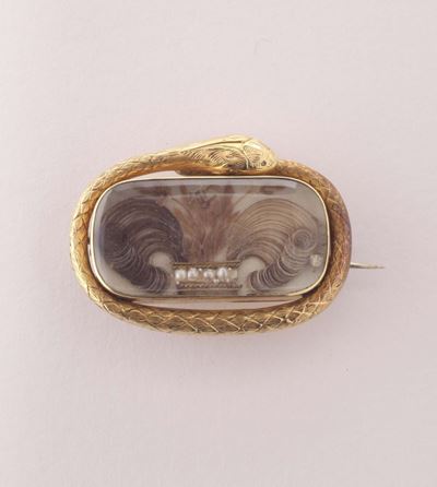 Spilla da Lutto Vittoriana con una Ciocca di Capelli Contornata da un Serpente che Si Morde la Co...