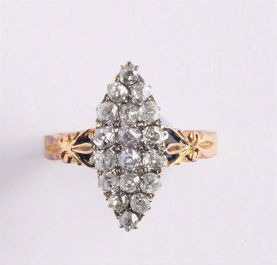 Anello a Marquise con Pavé di Diamanti