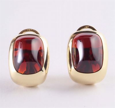 Pomellato, Orecchini a Clips con Granato Cabochon