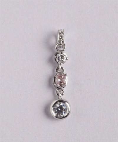 Pendente con Due Diamanti Bianchi ed uno Rosa Naturale