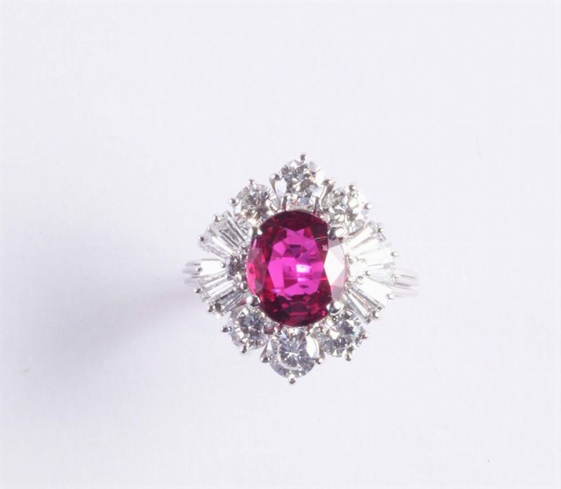 Anello con rubino di ct 2,65 e diamanti a contorno  - Auction Silvers, Ancient and Contemporary Jewels - Cambi Casa d'Aste