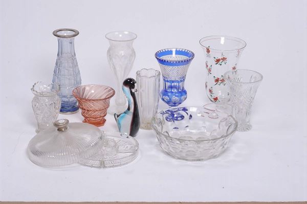 Lotto di oggetti e bicchieri in vetro e cristallo