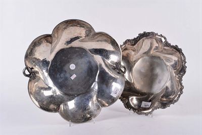 Due Centrotavola in Argento Sbalzato