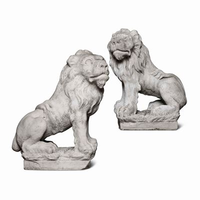 Coppia di Leoni Accovacciati in Marmo, XVIII Secolo