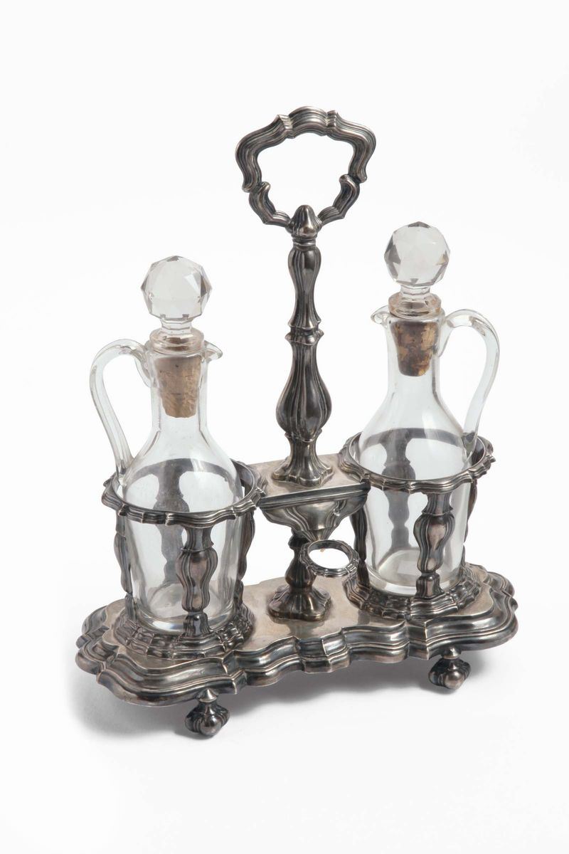 Oliera Luigi Filippo in argento sbalzato, Italia (Genova?) XIX secolo  - Auction Silvers, Ancient and Contemporary Jewels - Cambi Casa d'Aste