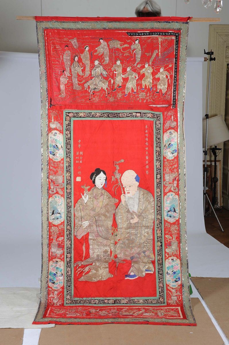 Pannello di seta in filigrana d'argento raffigurante personaggi, Cina  - Asta Antiquariato e Dipinti Antichi - II - Cambi Casa d'Aste