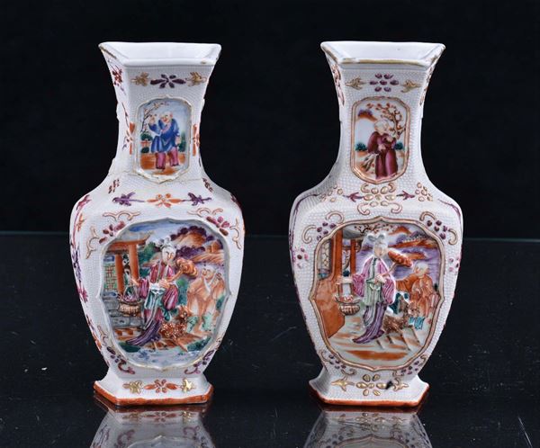 Coppia di vasetti in porcellana, Cina XX secolo