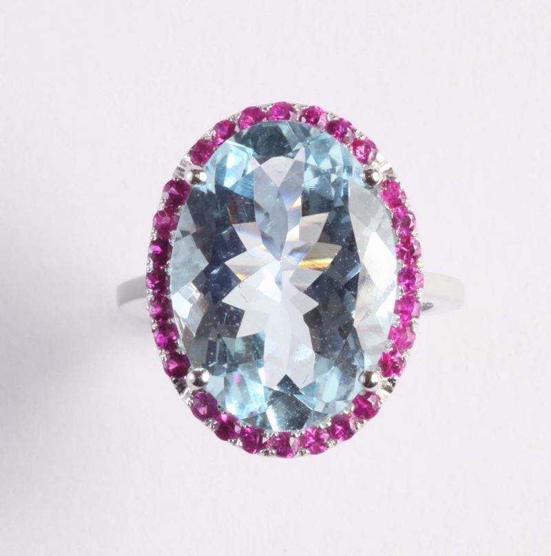 Anello con acquamarina e rubini a contorno  - Asta Argenti e Gioielli Antichi e Contemporanei - Cambi Casa d'Aste