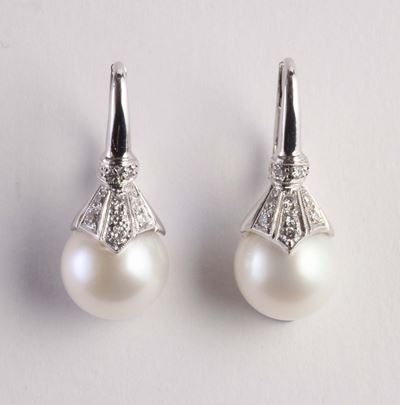 Orecchini con Perla Bianca e Diamanti