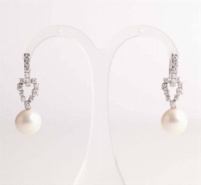 Orecchini con diamanti e perla bianca  - Asta Argenti e Gioielli Antichi e Contemporanei - Cambi Casa d'Aste
