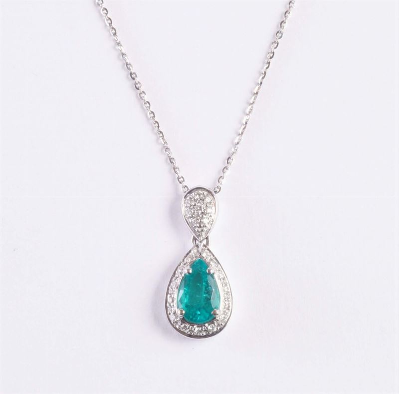 Pendente con smeraldo taglio goccia e diamanti  contorno  - Auction Silvers, Ancient and Contemporary Jewels - Cambi Casa d'Aste