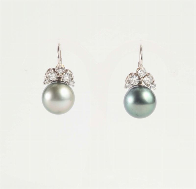 Orecchini perla Tahiti con diamanti sul top  - Auction Silvers, Ancient and Contemporary Jewels - Cambi Casa d'Aste
