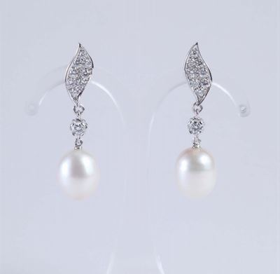 Orecchini con Perla Fresh Water e Top con Diamanti