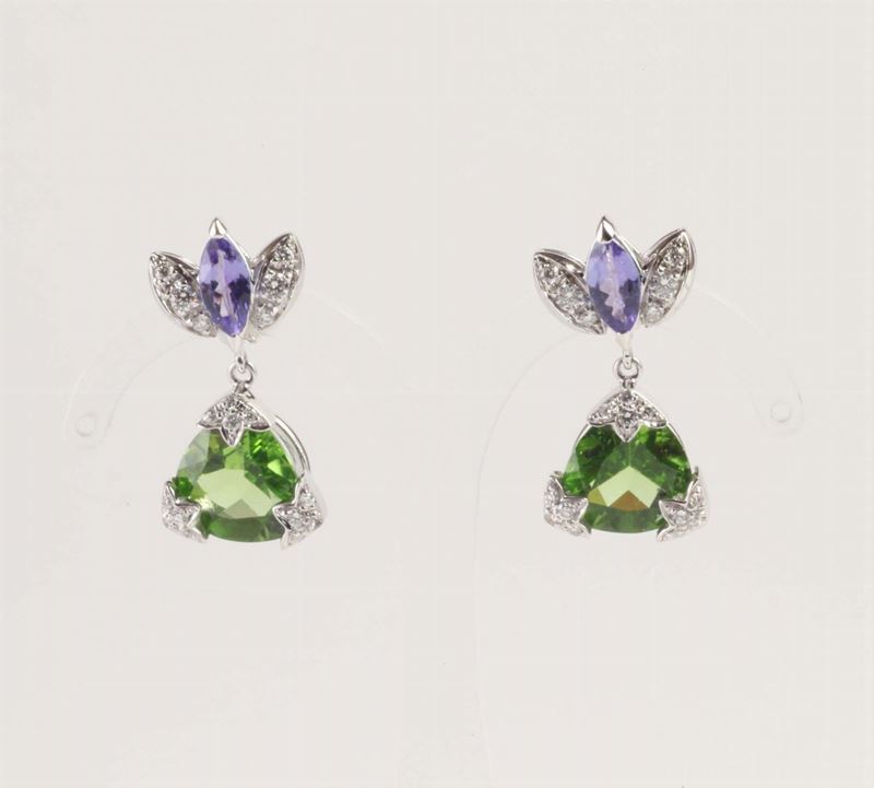Orecchini con tanzaniti, peridoti e diamanti  - Auction Silvers, Ancient and Contemporary Jewels - Cambi Casa d'Aste