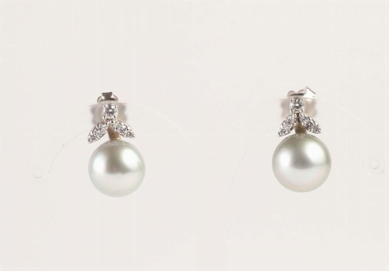 Orecchini con perla grigia e piccoli diamanti  - Auction Silvers, Ancient and Contemporary Jewels - Cambi Casa d'Aste