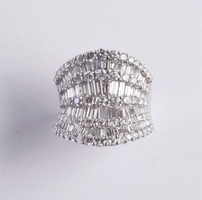 Anello con Diamanti Taglio Baguette e Rotondo