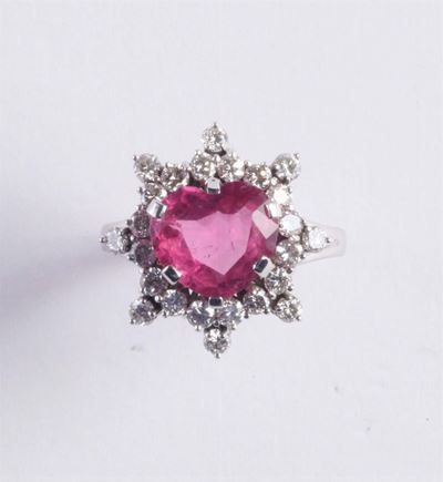 Anello con Rubellite Taglio Cuore e Diamanti Taglio Brillante