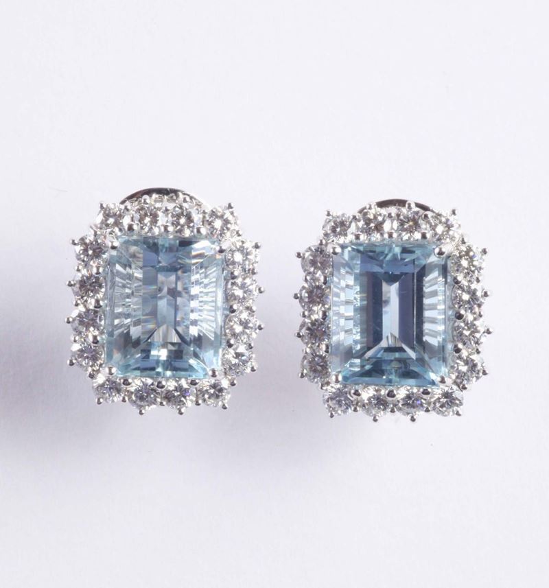 Orecchini con acquamarina e diamanti a contorno  - Auction Silvers, Ancient and Contemporary Jewels - Cambi Casa d'Aste