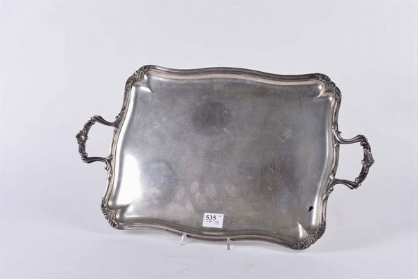 Vassoio in argento con manici in stile settecentesco