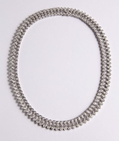Collier con Doppio Giro di Elementi Snodati a Forma di Goccia e Cuore con Pavé di Diamanti per Ct...