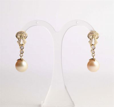 Orecchini con Diamanti e Perla Gold