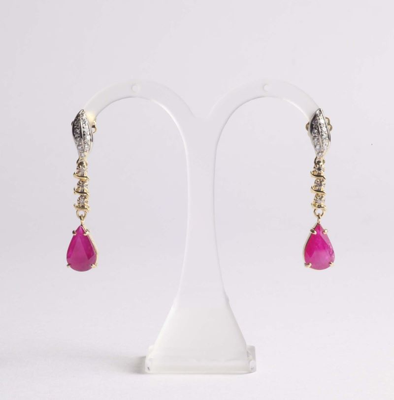 Orecchini pendenti con diamanti e rubini taglio a goccia  - Auction Silvers, Ancient and Contemporary Jewels - Cambi Casa d'Aste