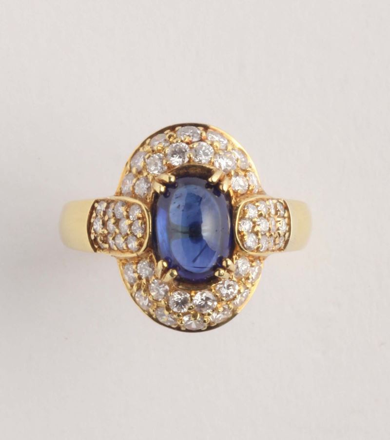 Anello con zaffiro cabochon di ct 2,35 e diamanti per ct 1,00 circa  - Auction Silvers, Ancient and Contemporary Jewels - Cambi Casa d'Aste