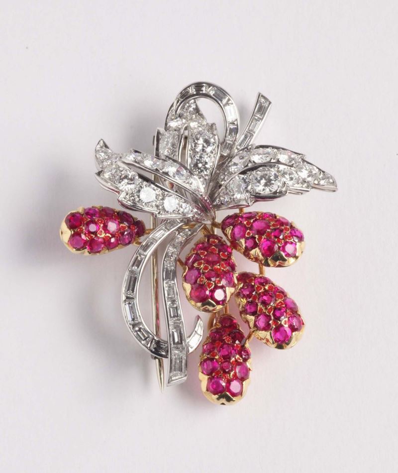 Spilla con rubini e diamanti  - Auction Silvers, Ancient and Contemporary Jewels - Cambi Casa d'Aste